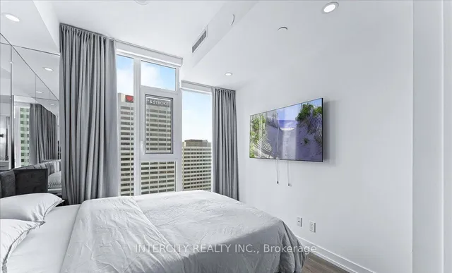 Additional image 32 of 33 Helendale Ave Unit 2407