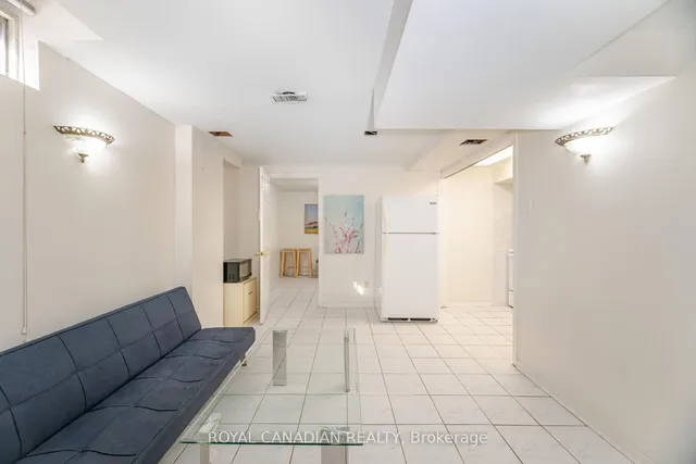 Additional image 38 of 69 Yellow Brick Rd