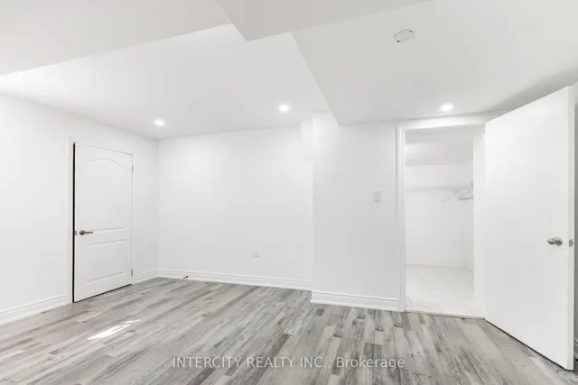 Additional image 40 of 28 Ezra Cres