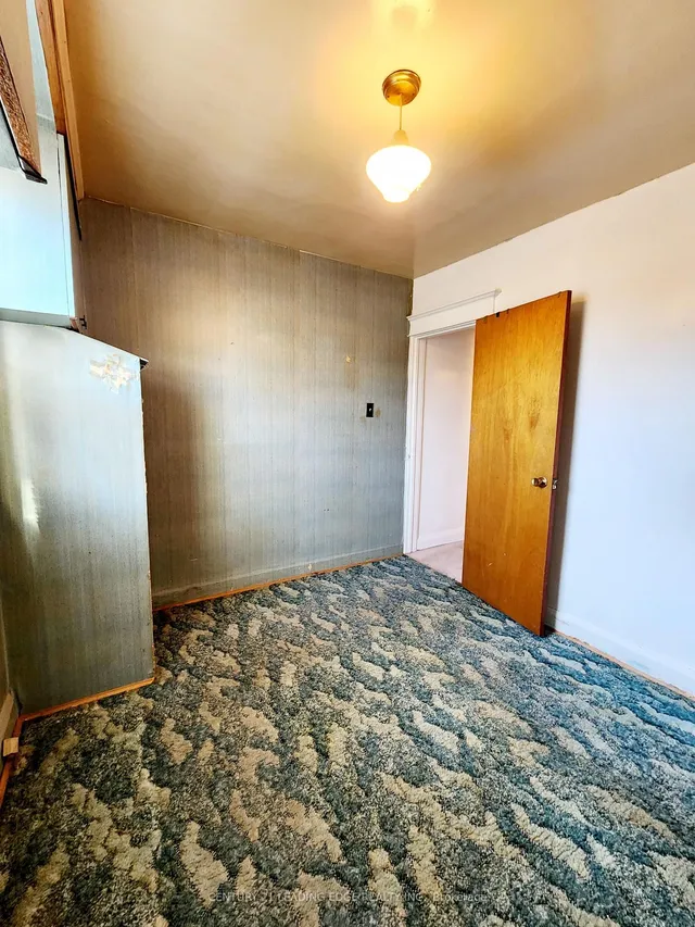 Additional image 31 of 635 Coxwell Ave