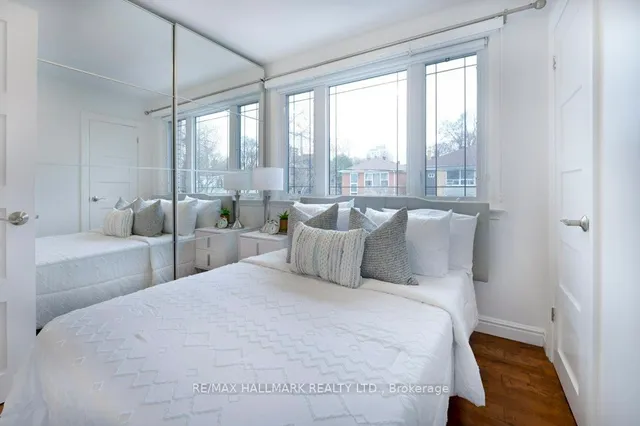 Additional image 23 of 572 Roehampton Ave