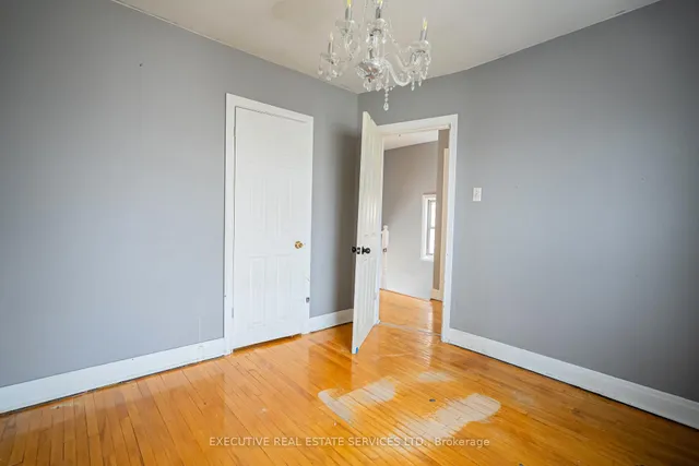 Additional image 19 of 190 CAMERON Ave