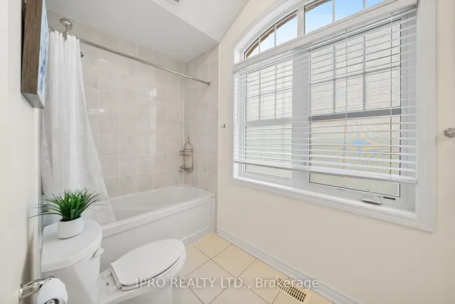 Additional image 34 of 70 Fenchurch Dr