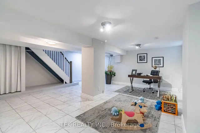 Additional image 39 of 562 Pape Ave