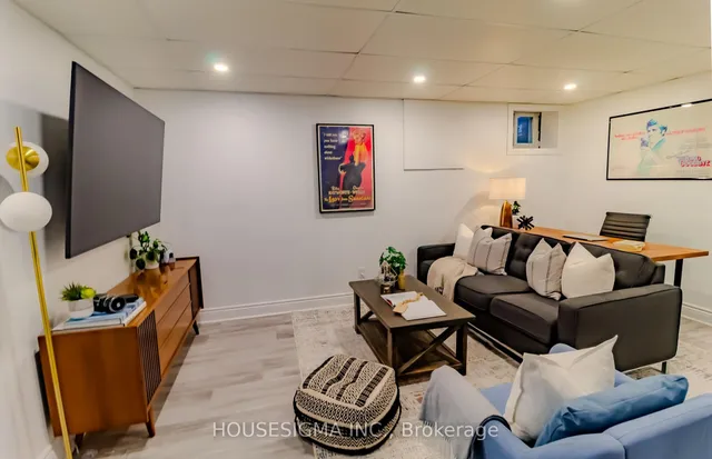 Additional image 40 of 149 Queensdale Ave