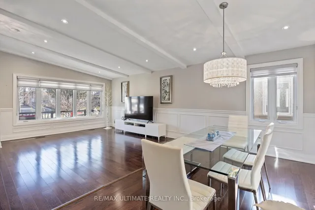 Additional image 10 of 8 Wall Ave