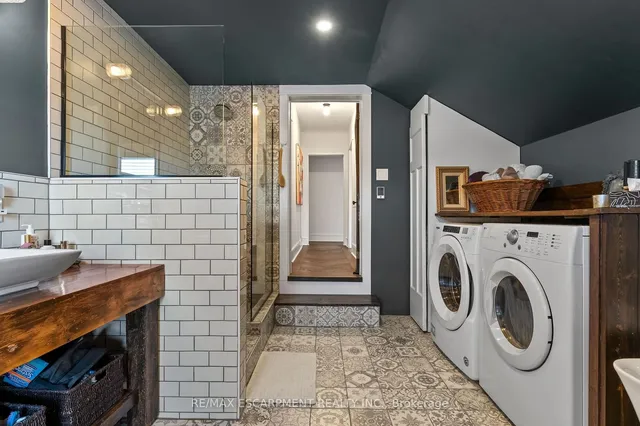 Additional image 29 of 54 Emerald St