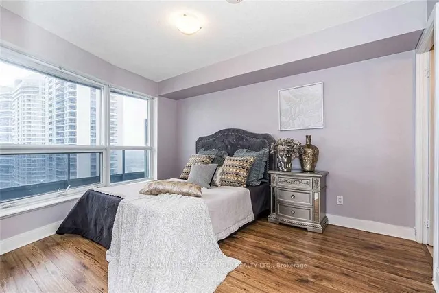 Additional image 18 of 125 Village Green Sq Unit 1409