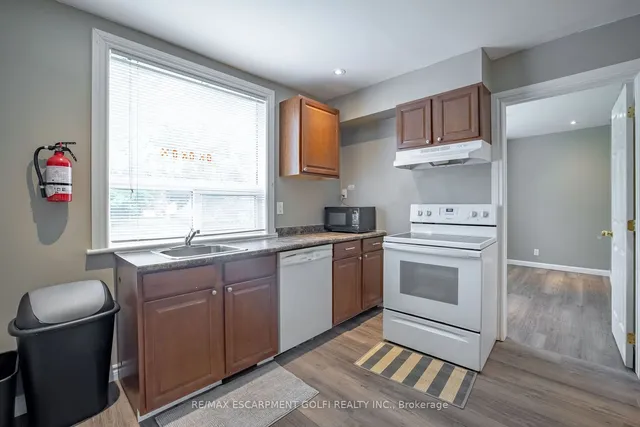 Additional image 10 of 86 Whitney Ave