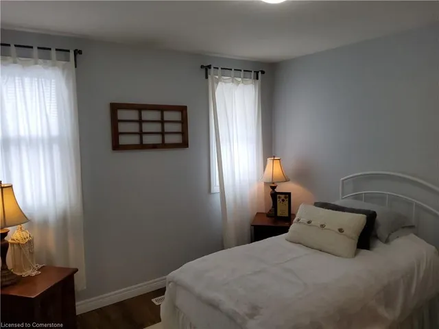 Additional image 12 of 18 Rideau Cres