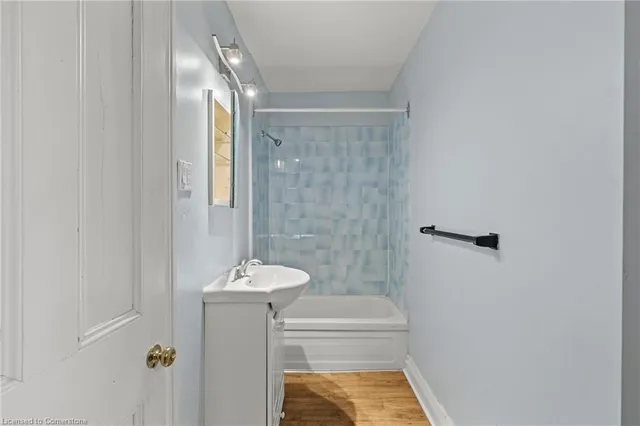 Additional image 40 of 17 Webber Ave