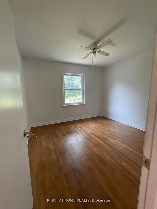 Additional image 3 of 1226 Warden Ave