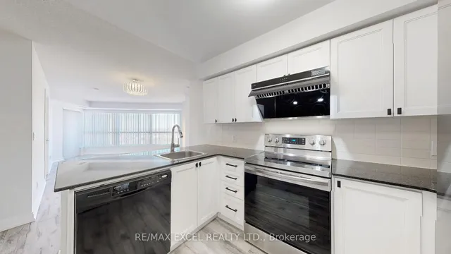 Additional image 12 of 135 Village Green Sq Unit 1924