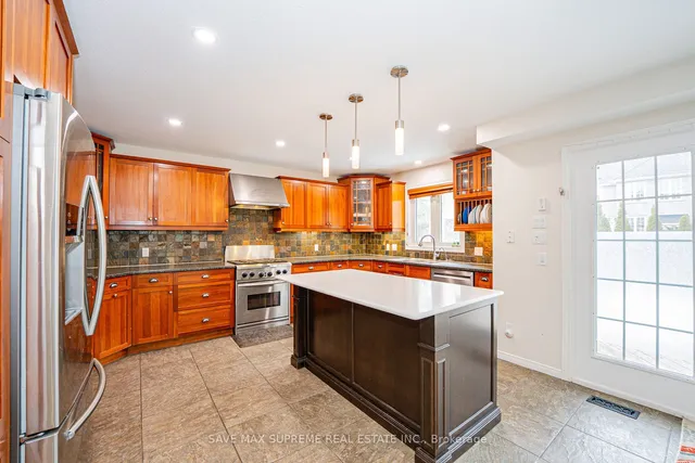 Additional image 12 of 39 Wagon St