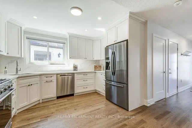 Additional image 9 of 2352 MALCOLM Cres