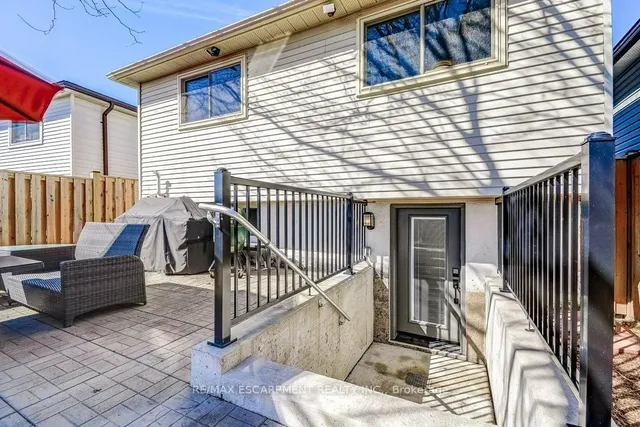 Additional image 24 of 2352 MALCOLM Cres