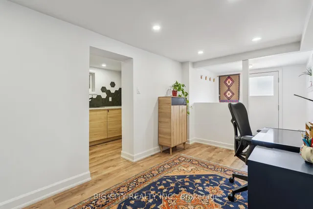 Additional image 30 of 114 Robina Ave