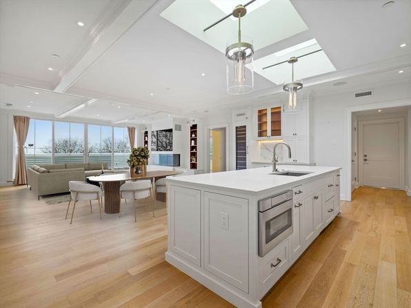 37 Farragut Rd #PENTHOUSE 8, Boston, MA 02127
