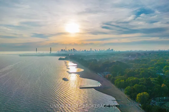 Additional image 36 of 2357 Queen St Unit 7