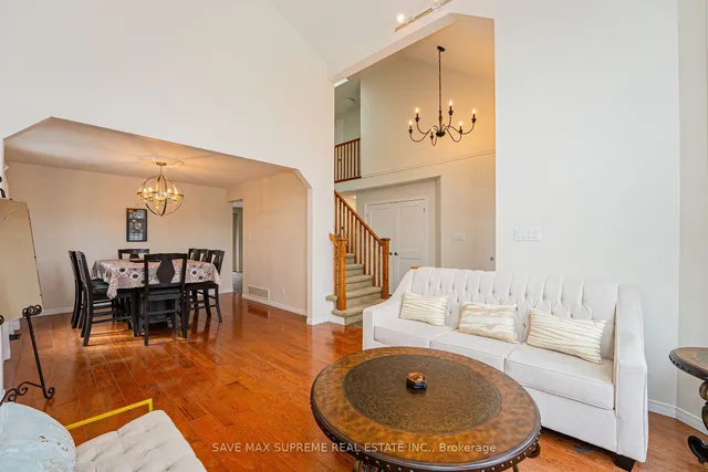 Additional image 9 of 39 Wagon St