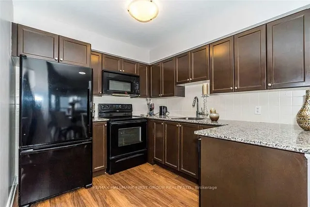 Additional image 10 of 125 Village Green Sq Unit 1409