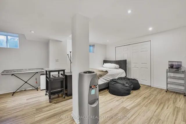 Additional image 38 of 34 Bernadino St