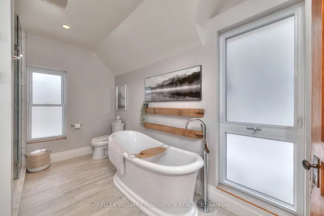 Additional image 30 of 350 Queen St