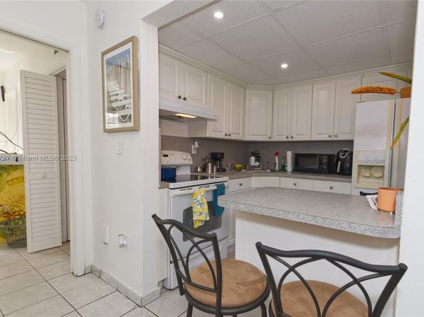 735 NW 13th Ave APT 2, Miami, FL 33125