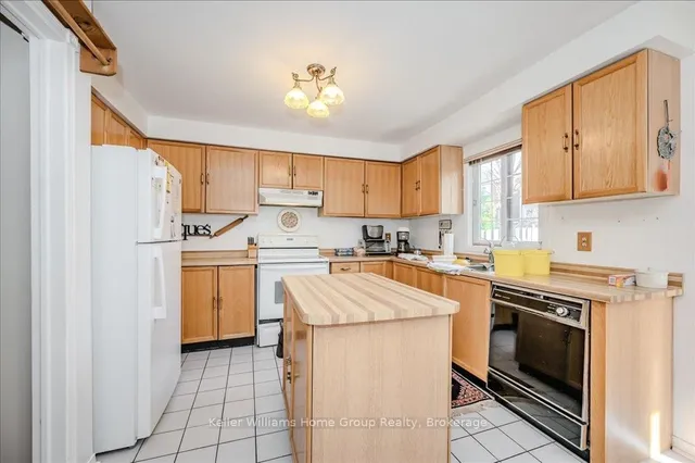 Additional image 5 of 83 Lord Simcoe Dr