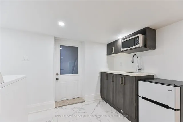 Additional image 21 of 131 Donlands Ave