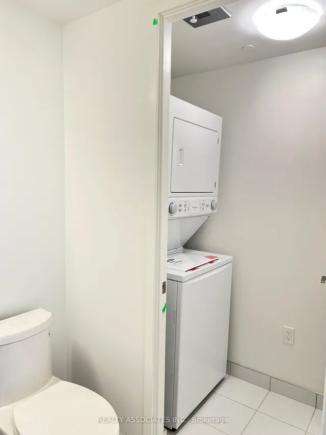 Additional image 8 of 158 Front St Unit 1816