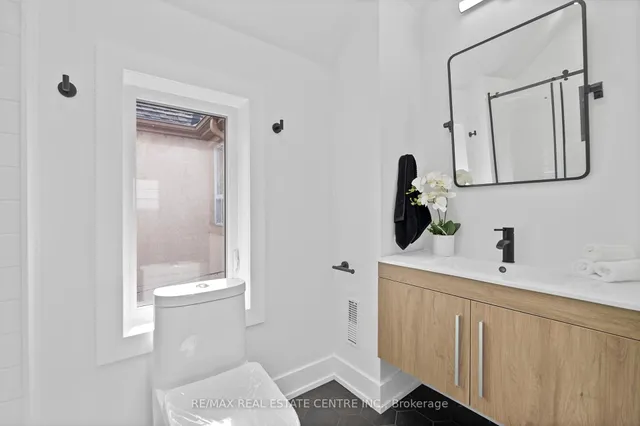 Additional image 29 of 589 St Clarens Ave