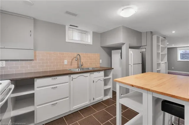 Additional image 27 of 563 Guelph St