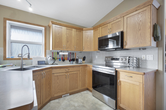 Additional image 2 of 8 Ives Crescent