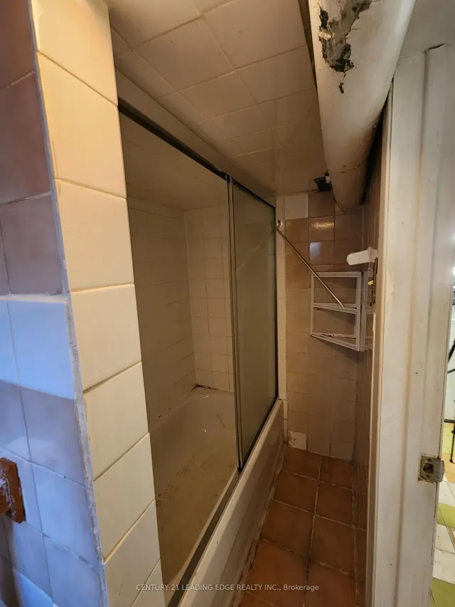 Additional image 17 of 635 Coxwell Ave