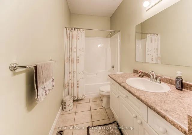 Additional image 5 of 900 Doon Village Rd Unit 4