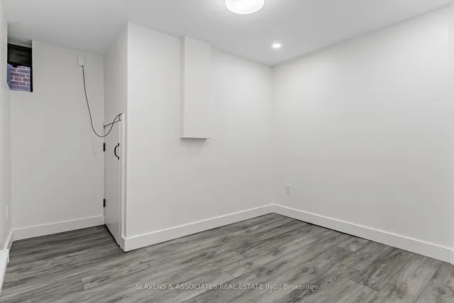 Additional image 44 of 1088 Avenue Rd