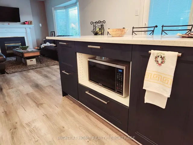 Additional image 17 of 2 Desantis Crt