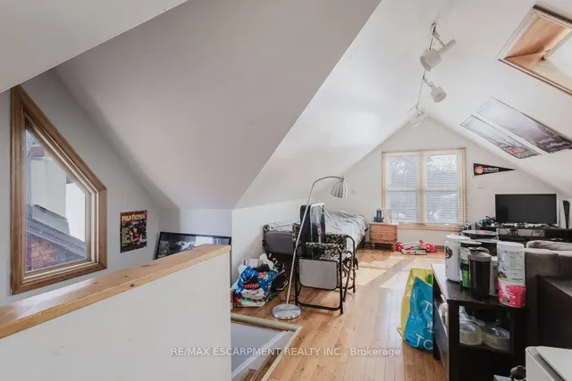 Additional image 17 of 84 South Oval