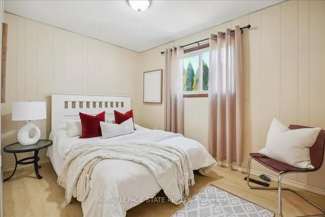 Additional image 22 of 43 Yorkdale Cres