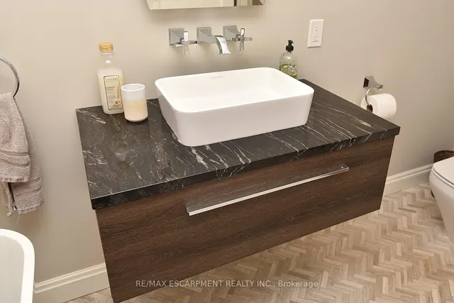 Additional image 31 of 625 Ardleigh Cres