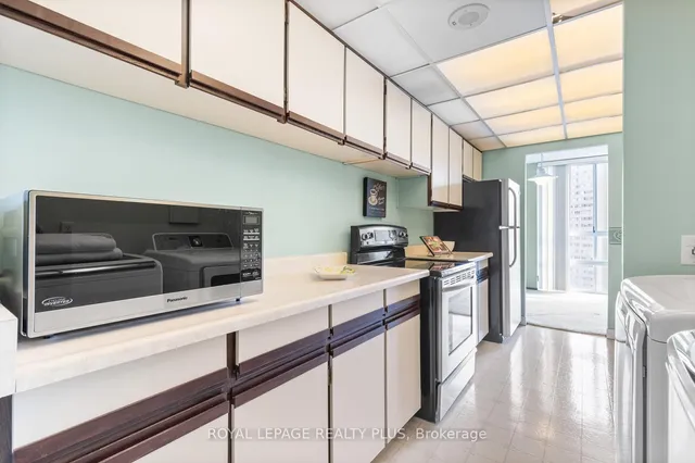 Additional image 12 of 3650 Kaneff Cres Unit 1002