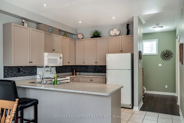 Additional image 23 of 100 Beddoe Dr Unit 27