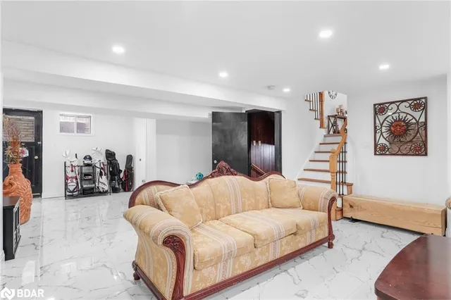 Additional image 9 of 2 Green Meadow Way