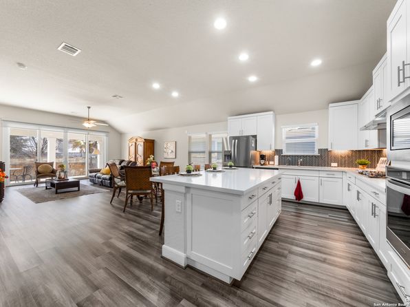 11125 HOLLERING PASS, Schertz, TX 78154