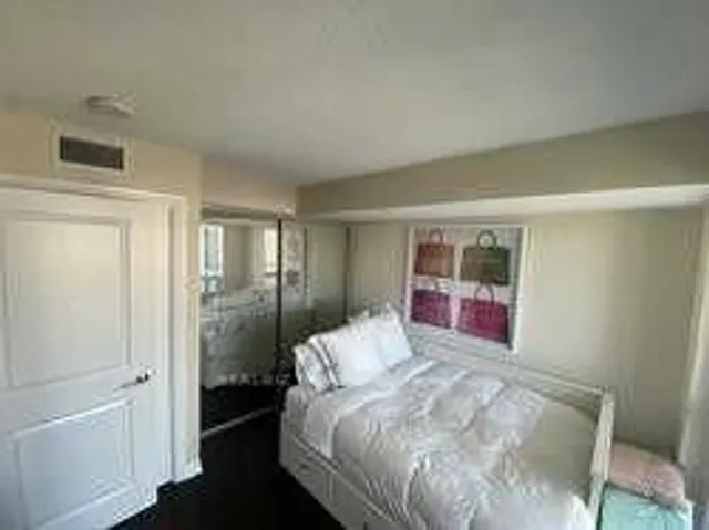 Additional image 16 of 386 Yonge St Unit 1516