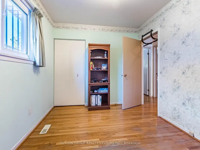 Additional image 32 of 8 Dearbourne Blvd