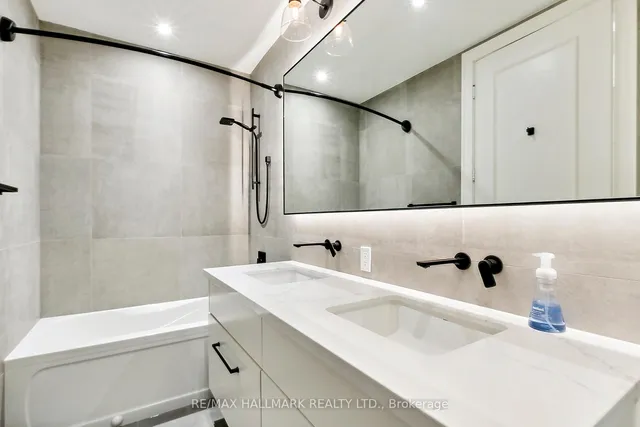 Additional image 28 of 39 Queens Quay Unit TH103