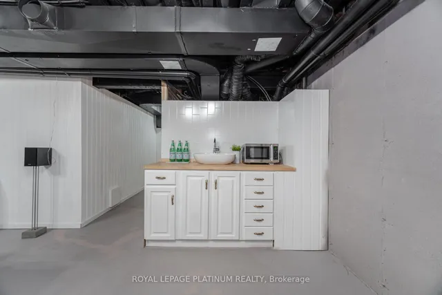 Additional image 39 of 624 Laking Terr