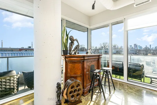 Additional image 7 of 201 Carlaw Ave Unit 412